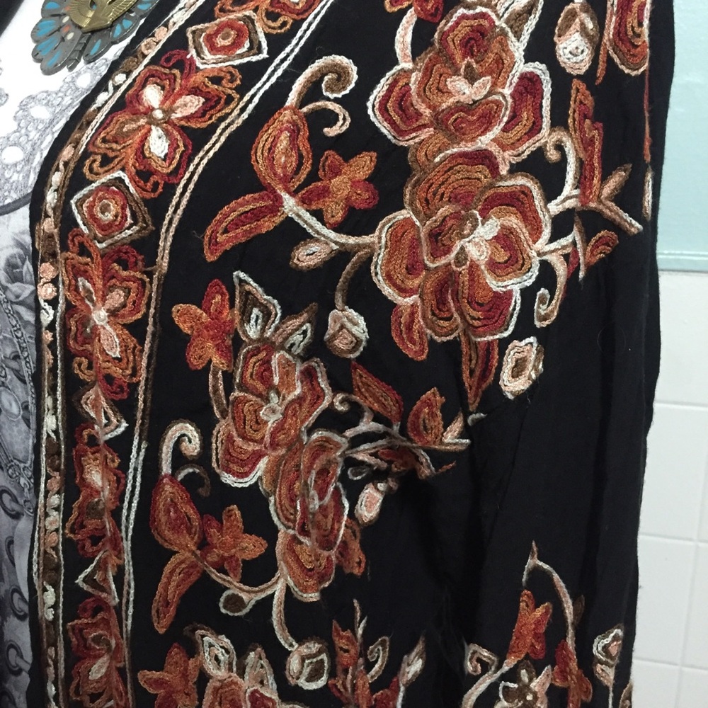 Vintage Embroidered Flowers & Vines Top/Kimono - Picture 5 of 7